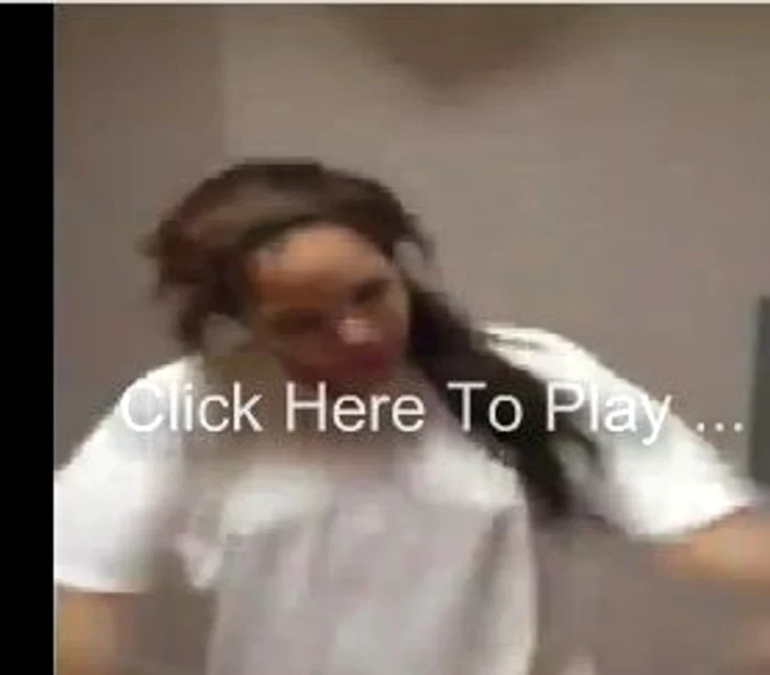 Femeia a dansat pe rupte inainte de a-si arata zonele intime