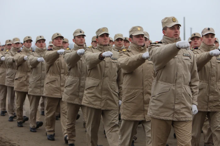 Mulți din militarii care defilează au luptat peste hotare