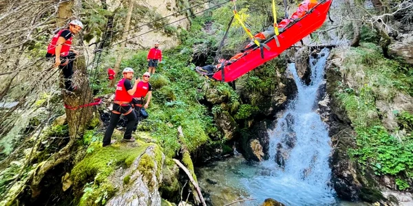 turisti raniti in muntii bucegi