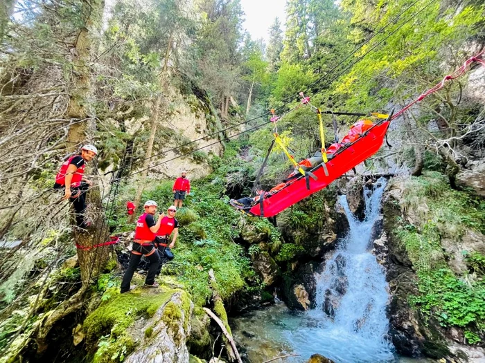 turisti raniti in muntii bucegi