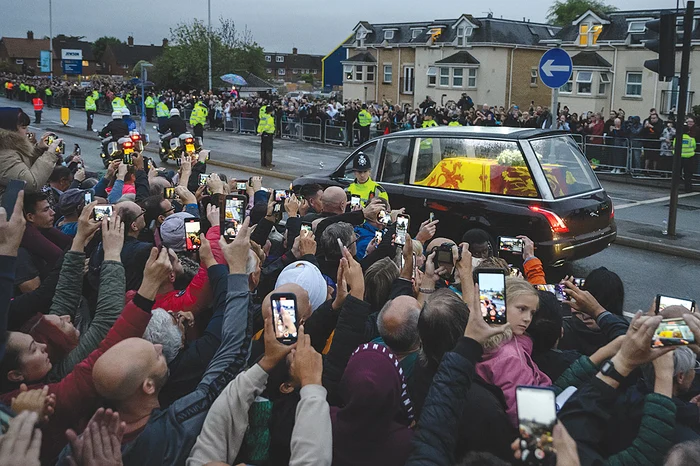 Sicriul regal,  pe străzile Londrei. Foto: Profimedia