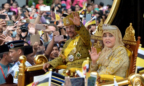 Sultan Hassanal Bolkiah și soția sa, Istana Nurul Iman profimedia 0352034293 jpg