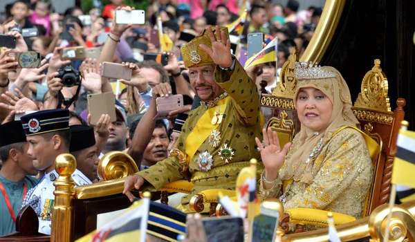 Sultan Hassanal Bolkiah și soția sa, Istana Nurul Iman   profimedia 0352034293 jpg