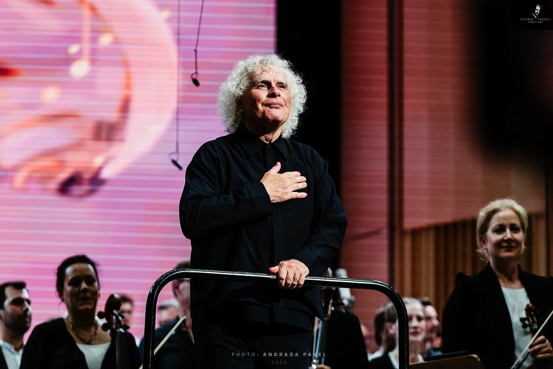 Aplauze pentru Sir Simon Rattle