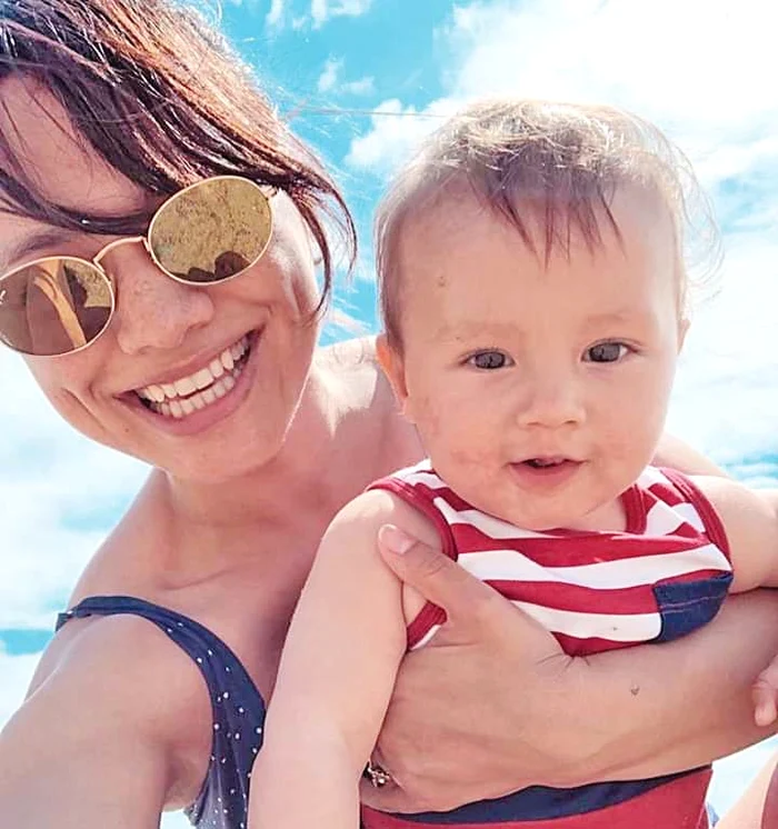 Alături de Amza, fiul cel mic