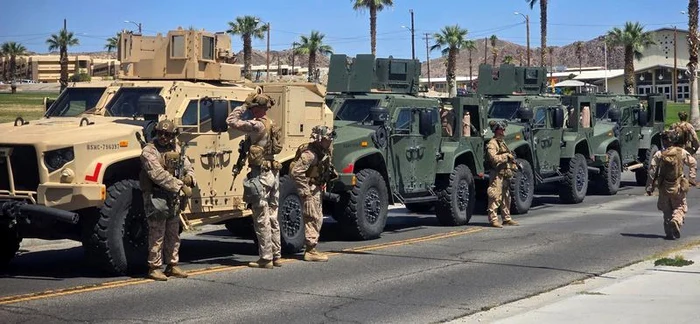 Pușcașii marini americani au ajuns în Los Angeles. Guvernatorul Californiei avertizează că „democrația este atacată”
