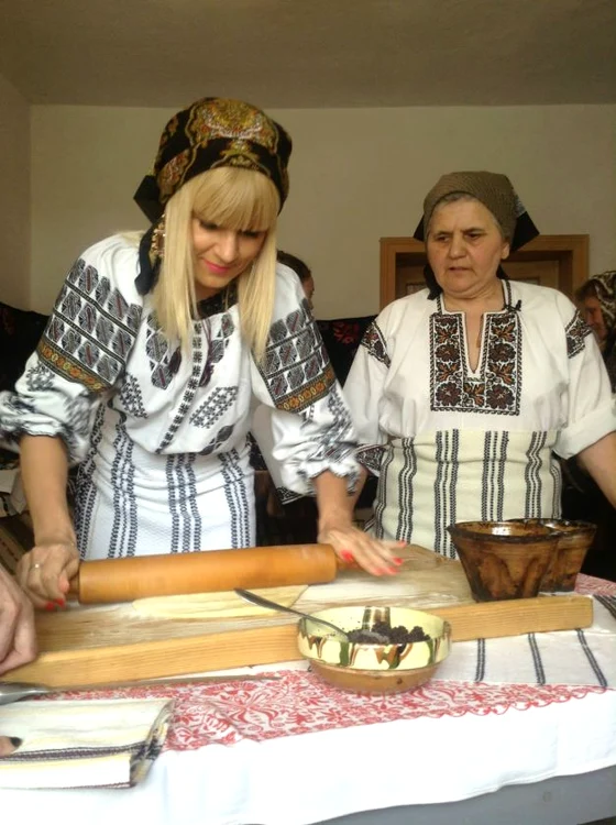 
    Elena Udrea este pricepută în bucătărie  