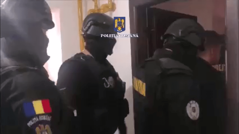 Prostituate din Buzău, tâlhărite de doi tineri care le-au păcălit că sunt polițiști în misiune VIDEO