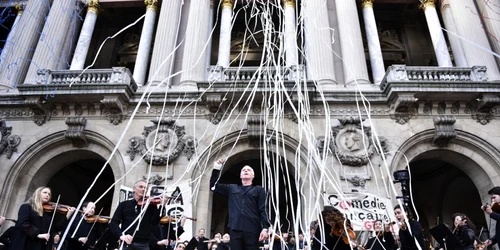 Concert al operei din Paris pe treptele Palatului Garnier ca protest pentru reforma pensiilor/ 18 January 2020 FOTO EPA-EFE