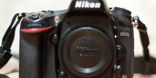 Vedere frontala D600