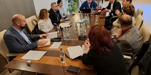 ministrul energiei, bogdan ivan, intalnire cu primarul ciprian ciucu si reprezentantii elcen si termoenergetica foto facebook png