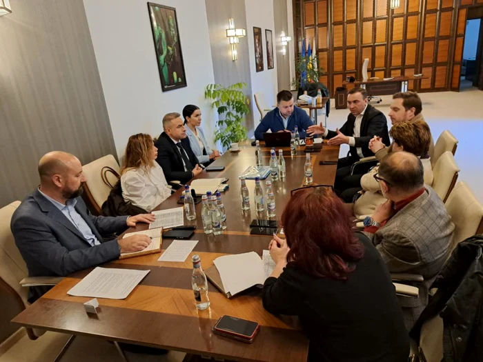 Ministrul Energiei, după discuții cu Ciucu și reprezentanții ELCEN și Termoenergetica: „ELCEN a luat decizia de a reduce debitul și presiunea apei din rețea”