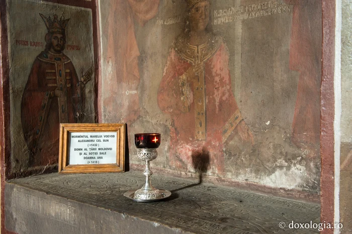 Mormântul lui Alexandru cel Bun de la Bistrița FOTO Ștefan Cojocaru - Doxologia 