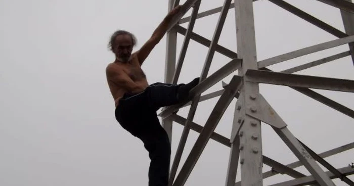 Cornel Zaharia, protestatarul de pe strada Walter Mărăcineanu FOTO Corina Macavei