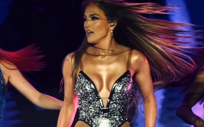 Cine i-a făcut machiajul lui J.Lo la concertul de la București / foto: arhiva Click!