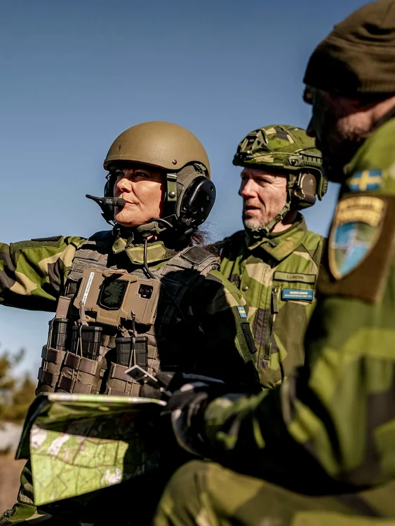 Prințesa Victoria în haine militare, Instagram (3) jpg