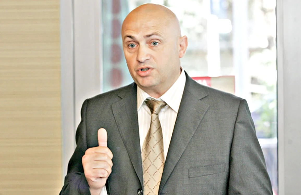 Patronul Rapidului îi acuză pe cei doi foşti jucători că au dorit să se îmbogăţească în ultimul an în Giuleşti