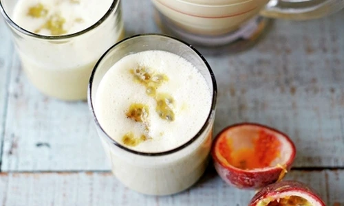 Smoothie cu lapte de migdale si banane jpeg