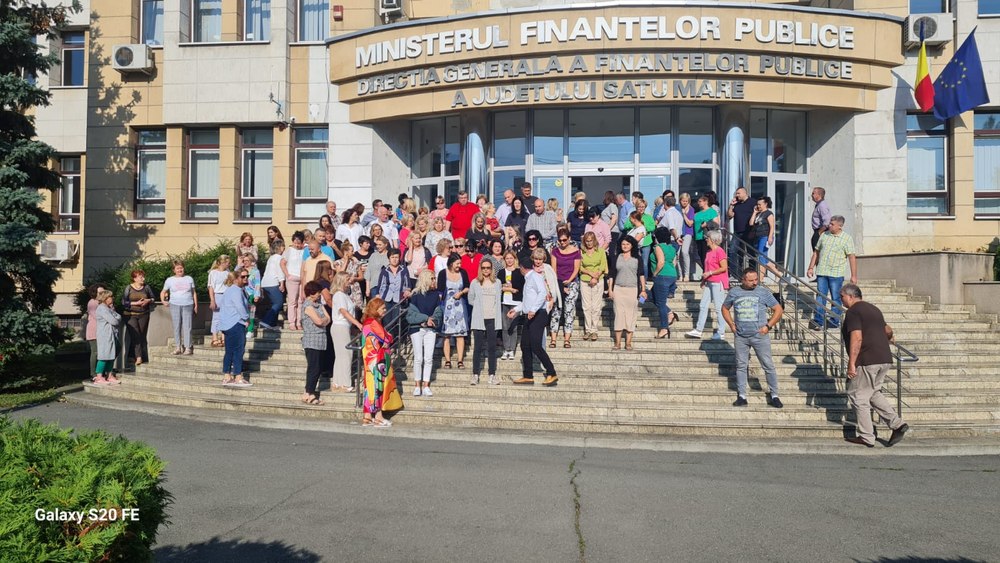 Angajații din Finanțe continuă vineri protestele, în ciuda promisiunilor făcute de Marcel Boloș FOTO