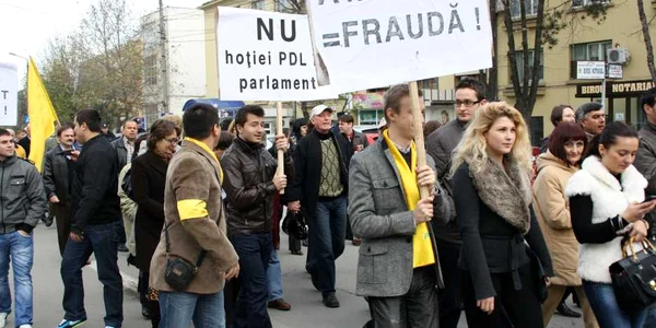 Protestatarii au trecut pe strada Păcii