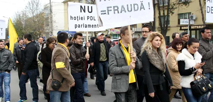 Protestatarii au trecut pe strada Păcii