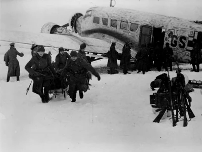 10 Bundesarchiv Bild 101I 003 3446 16, Russland, Festung Demjansk, Ju 52 jpg