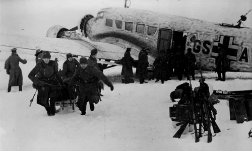 10 Bundesarchiv Bild 101I 003 3446 16, Russland, Festung Demjansk, Ju 52 jpg