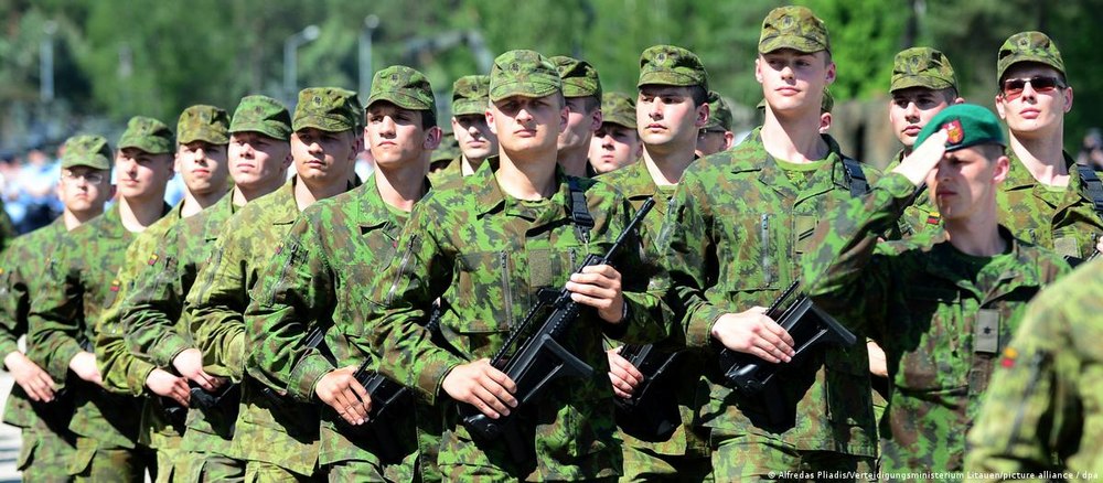 Europa: Revine serviciul militar obligatoriu?