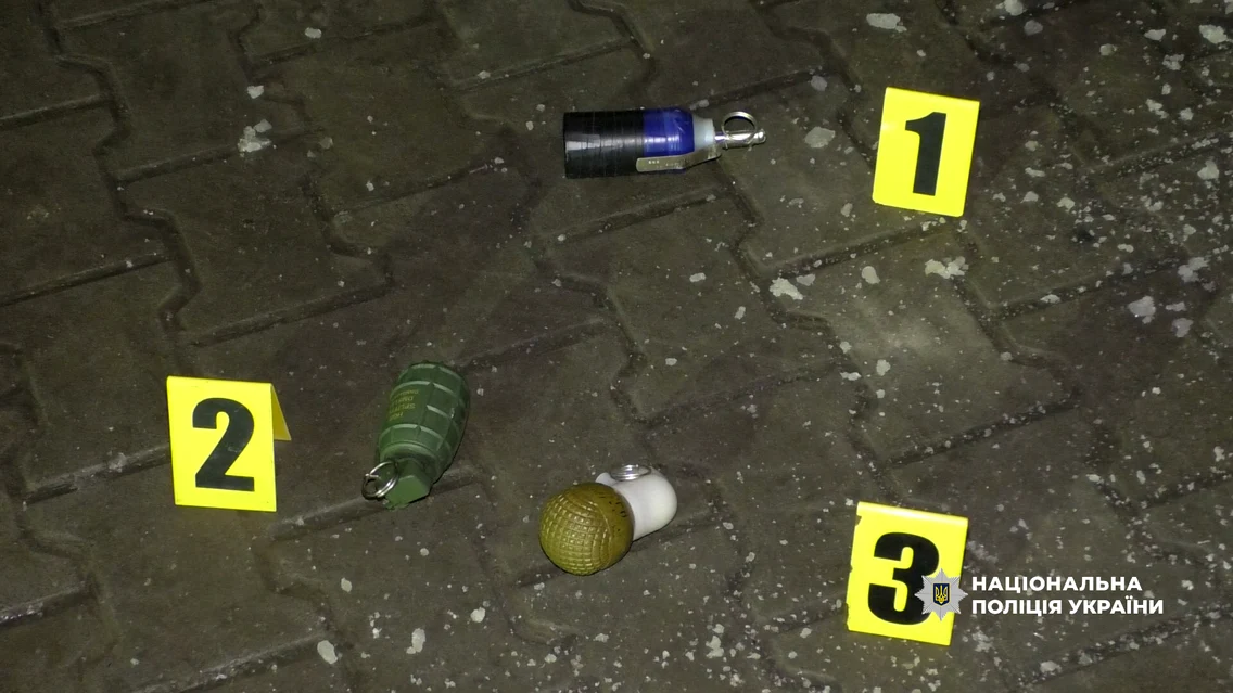 Un arsenal întreg descoperit la domiciliul suspectului FOTO: Poliția regiunii Cernăuți