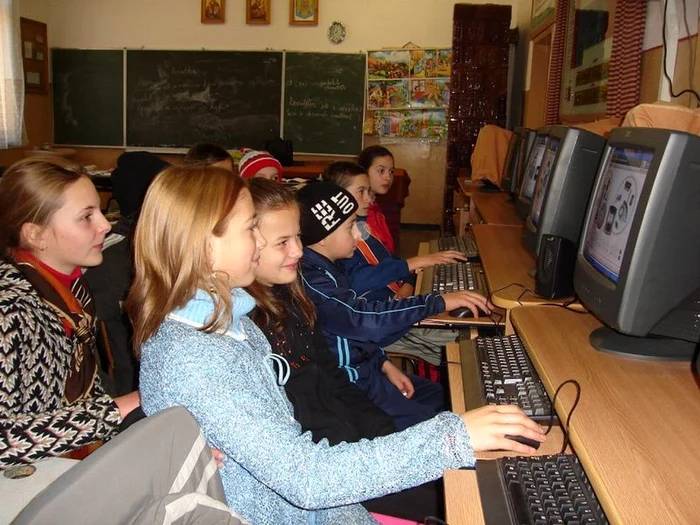 Mai multe şcoli din judeţ ar putea rămâne fără directori