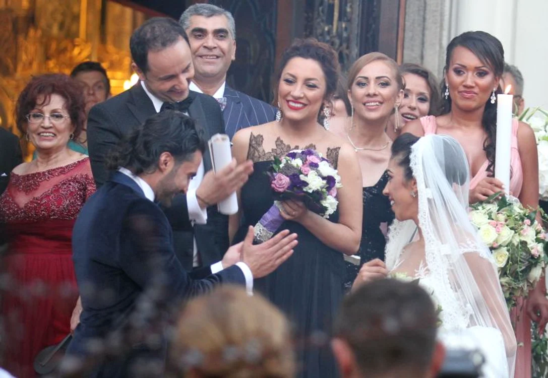 
    Pepe şi Raluca Pastramă, la ieşirea din bisericăFoto:Click!  