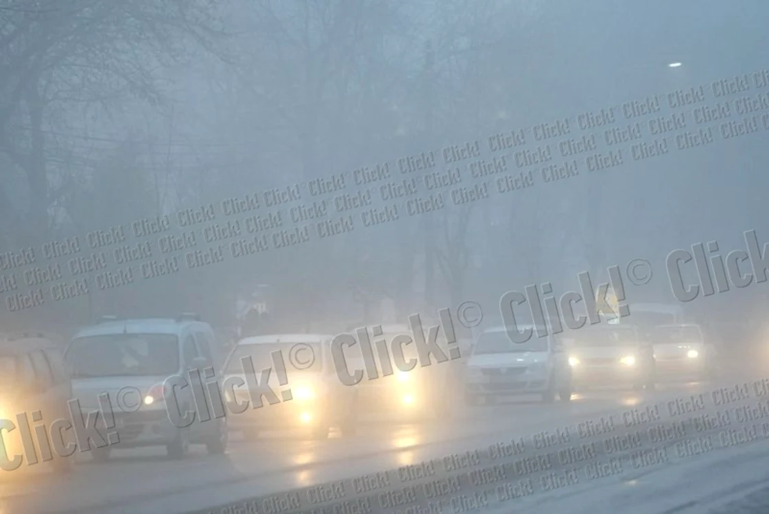 
    Vineri dimineaţă, ceaţa a dat bătăi de cap şoferilor din Bucureşti. (Foto: Sever Gheorghe)  