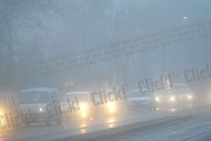 Vineri dimineaţă, ceaţa a dat bătăi de cap şoferilor din Bucureşti. (Foto: Sever Gheorghe)