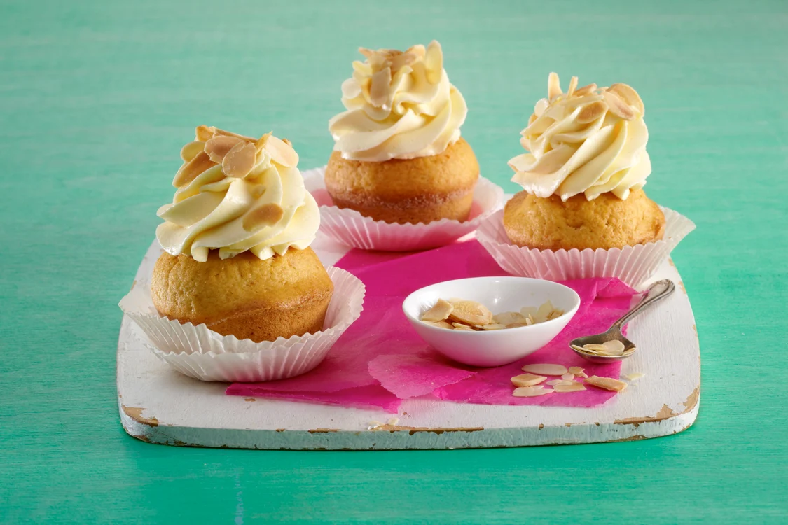 Pumpkin muffins with honey cream jpeg