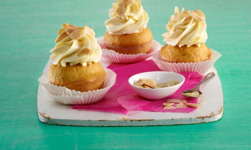 Pumpkin muffins with honey cream jpeg