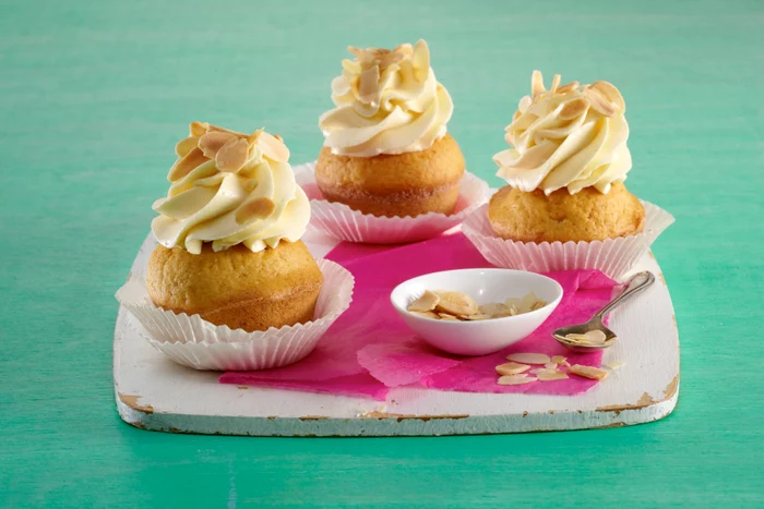Pumpkin muffins with honey cream jpeg
