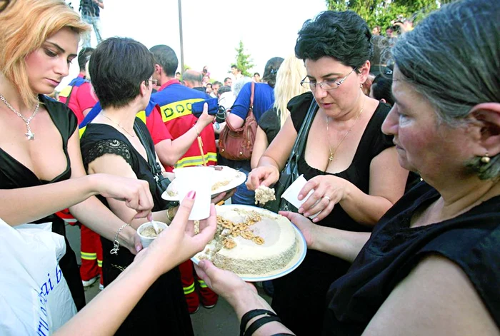 Vor să-i facă pomană,  dar Biserica refuză