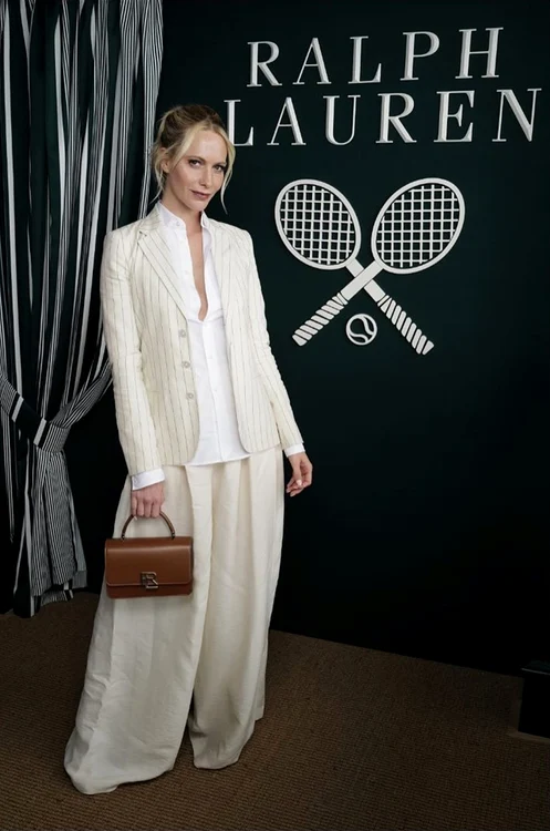 Poppy Delevingne țintește tot mai sus. FOTO: Instagram