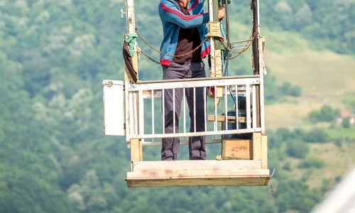 HAWAII   Dragos Bucur in balon2 RESIZE jpeg