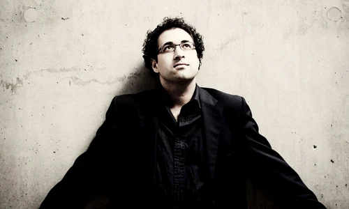 Dirijorul britanic Leo Hussain revine la Sala Radio cu un program Elgar/Sibelius jpeg