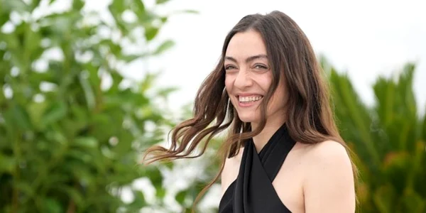 Actriţa turcă Merve Dizdar foto Instagram  png