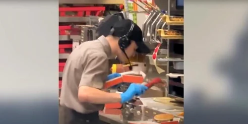 scuipa in mancare angajat fast food captura video jpg