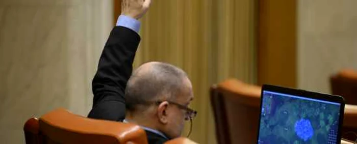 „Ce ţară e asta în care politicienii cu dosare penale atacă Justiţia şi în asta sunt ajutaţi de jurnalişti?“ FOTO Mediafax