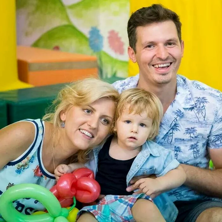 
    Alin şi Elisabeta Pascal Cojocăriţa mai au un băieţel în vârstă de doi anifoto: arhiva personală  