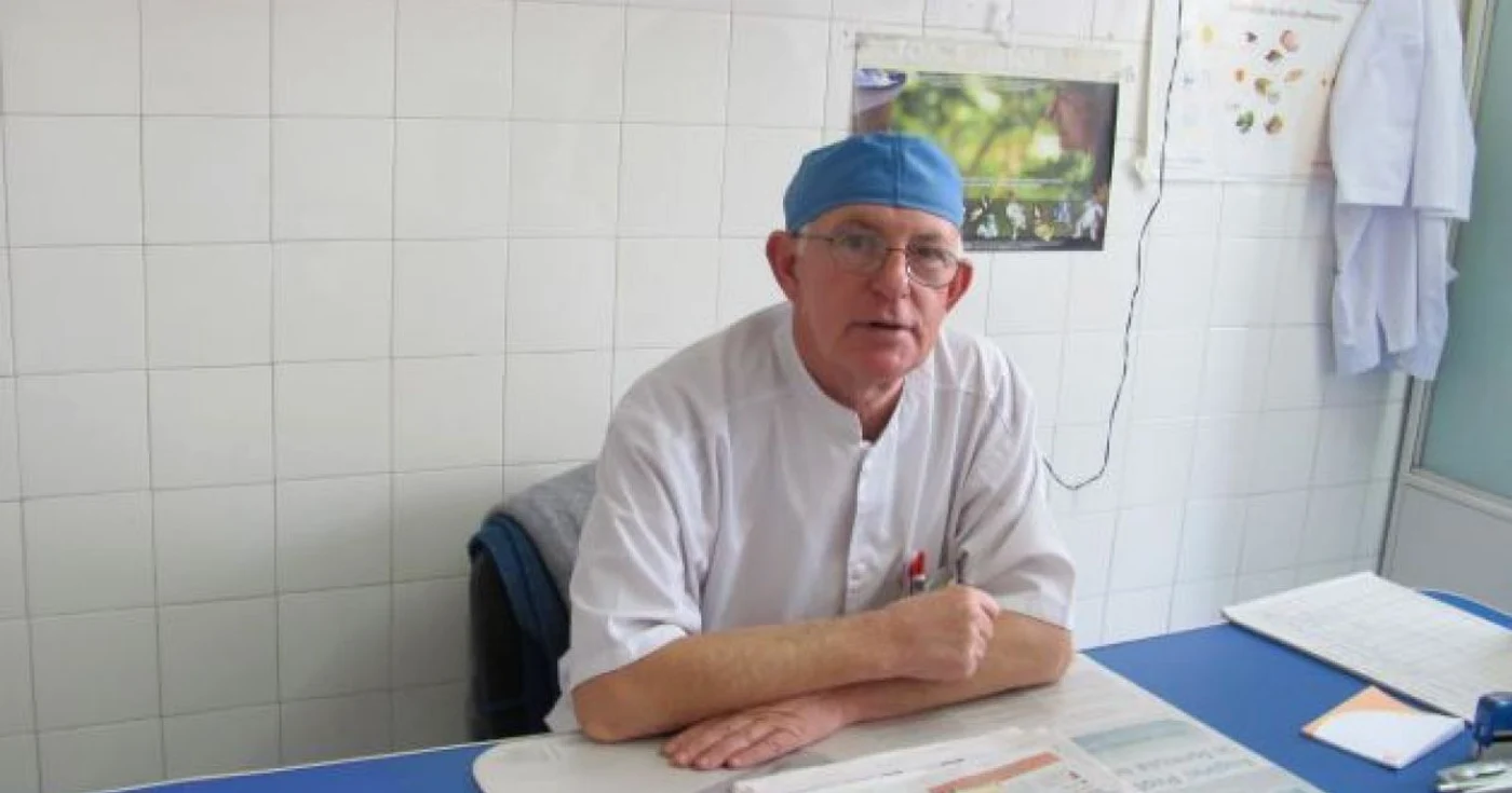 Profesor doctor Corneliu Sabetay, şeful Secţiei de Chirurgie Pediatrică de la Spitalul Judeţean din Craiova. 