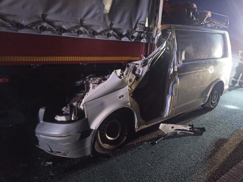 Doi cetățeni străini au murit pe loc, într-un accident la Vama Calafat. Dubița lor a intrat sub un TIR