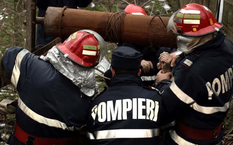  Un bătrân de 82 de ani a murit după ce a căzut într-o fântână, în Sibiu