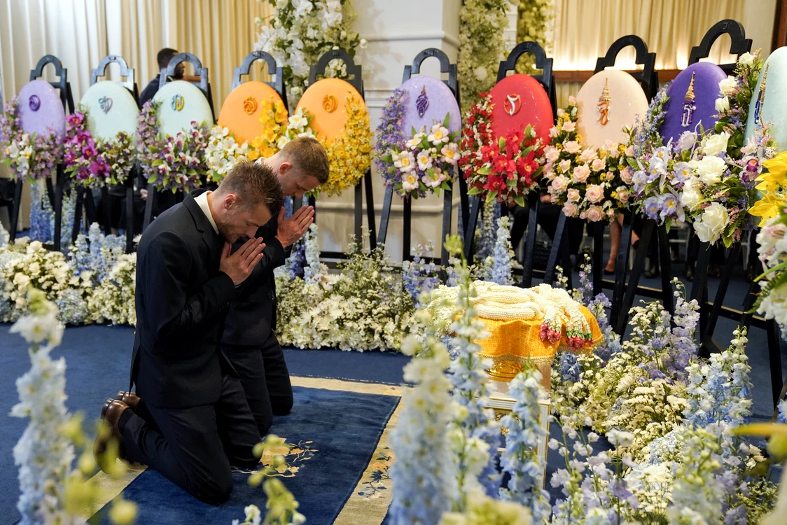 
    Jucătorii lui Leicester, la funeraliile patronului thailandez  