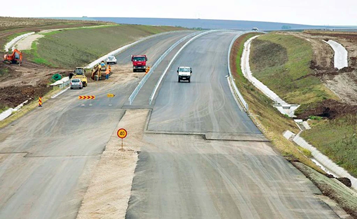 
    Drumul expres, lung de 3,8 km, este imposbil de realizat. Pilonii primului pod de pe traseu trebuie demolaţi  