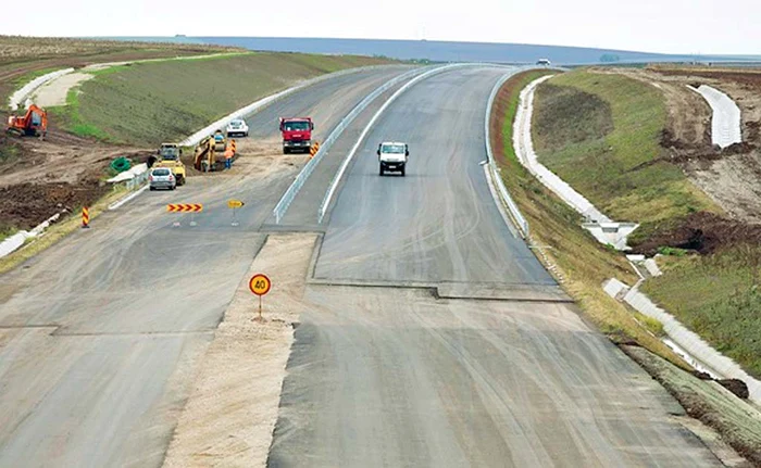 Drumul expres, lung de 3,8 km, este imposbil de realizat. Pilonii primului pod de pe traseu trebuie demolaţi